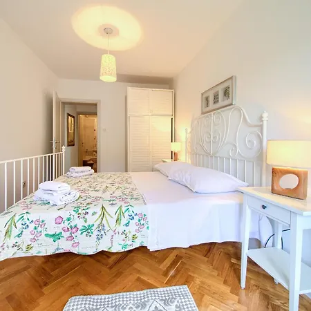 Rose 2 Apartman Krk Town