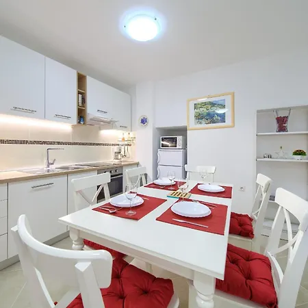 Rose 2 Apartman Krk Town