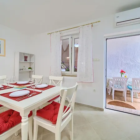 Apartman Rose 2 Krk Town