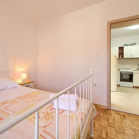 Rose 2 Apartman Krk Town